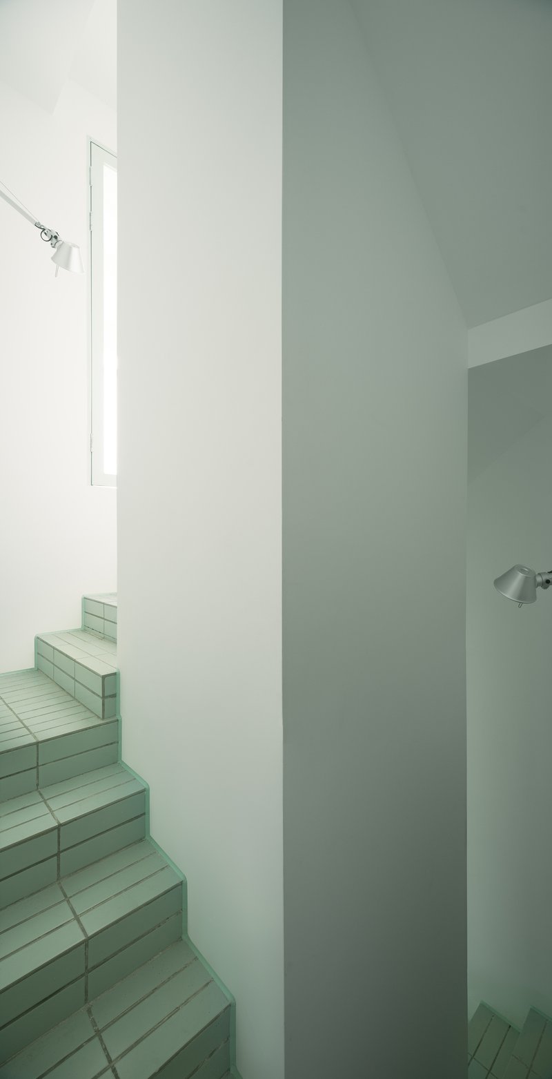 Livraria Minúscula 24 horas / SZ-ARCHITECTS - Imagem 15 de 44