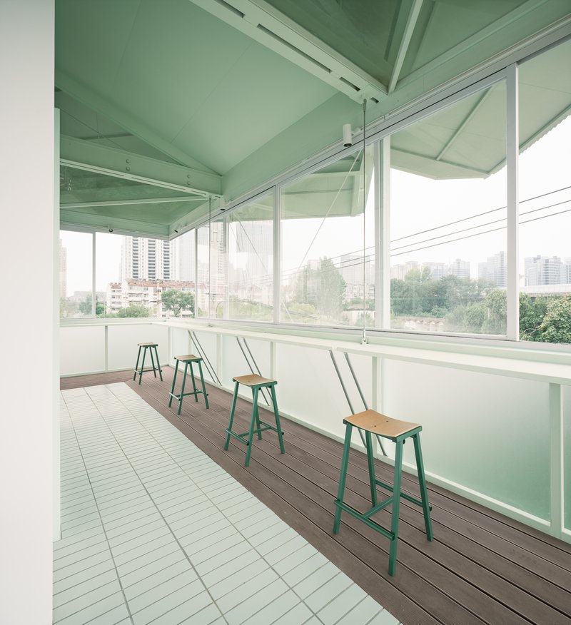 Livraria Minúscula 24 horas / SZ-ARCHITECTS - Fotografia de Interiores, Vidro, Cadeira, Balcão