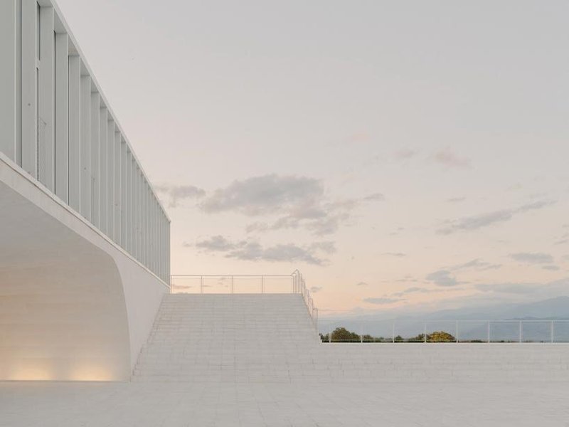arches and voids carve winery’s monolithic white facade in georgia