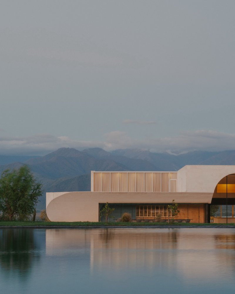 arches and voids carve winery’s monolithic white facade in georgia