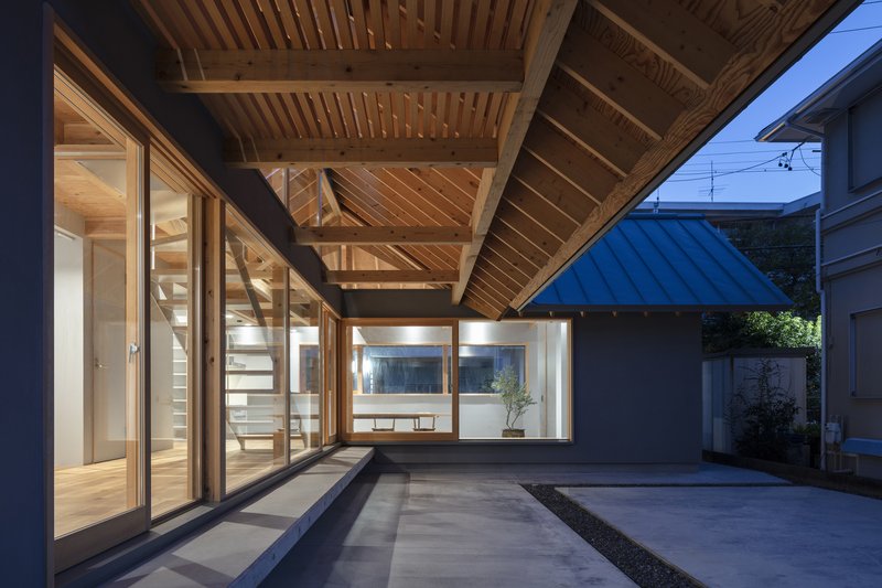 Folded Roof House / ISHIZAKI ARCHITECTS - Image 20 of 26
