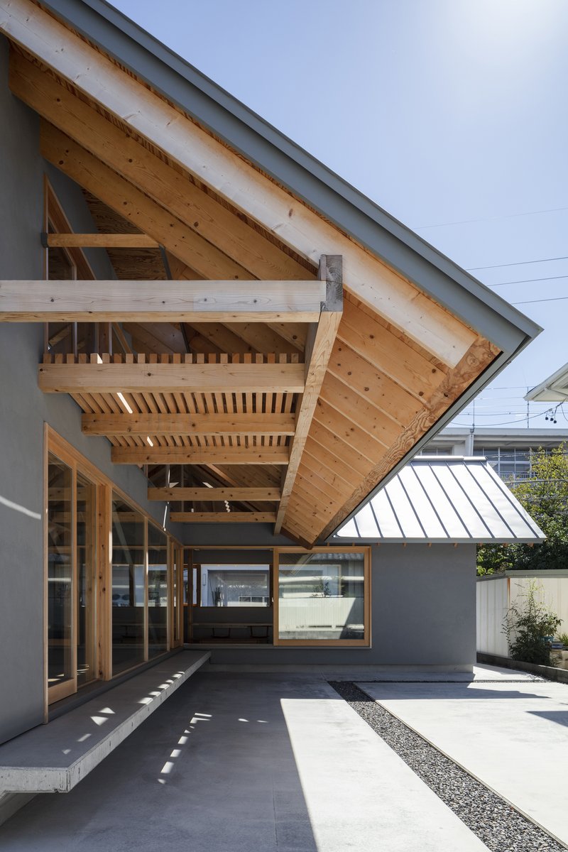 Folded Roof House / ISHIZAKI ARCHITECTS - Image 4 of 26