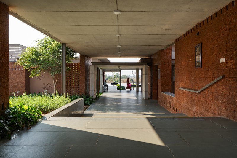 Centro de Cuidados Paliativos Bagchi Karunashraya / Mindspace - Imagem 10 de 36