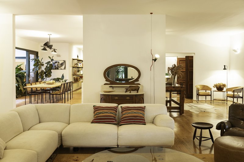 Pinheiro Farm / Equipe Lamas - Interior Photography, Living Room, Sofa, Wood, Lighting, Table, Chair