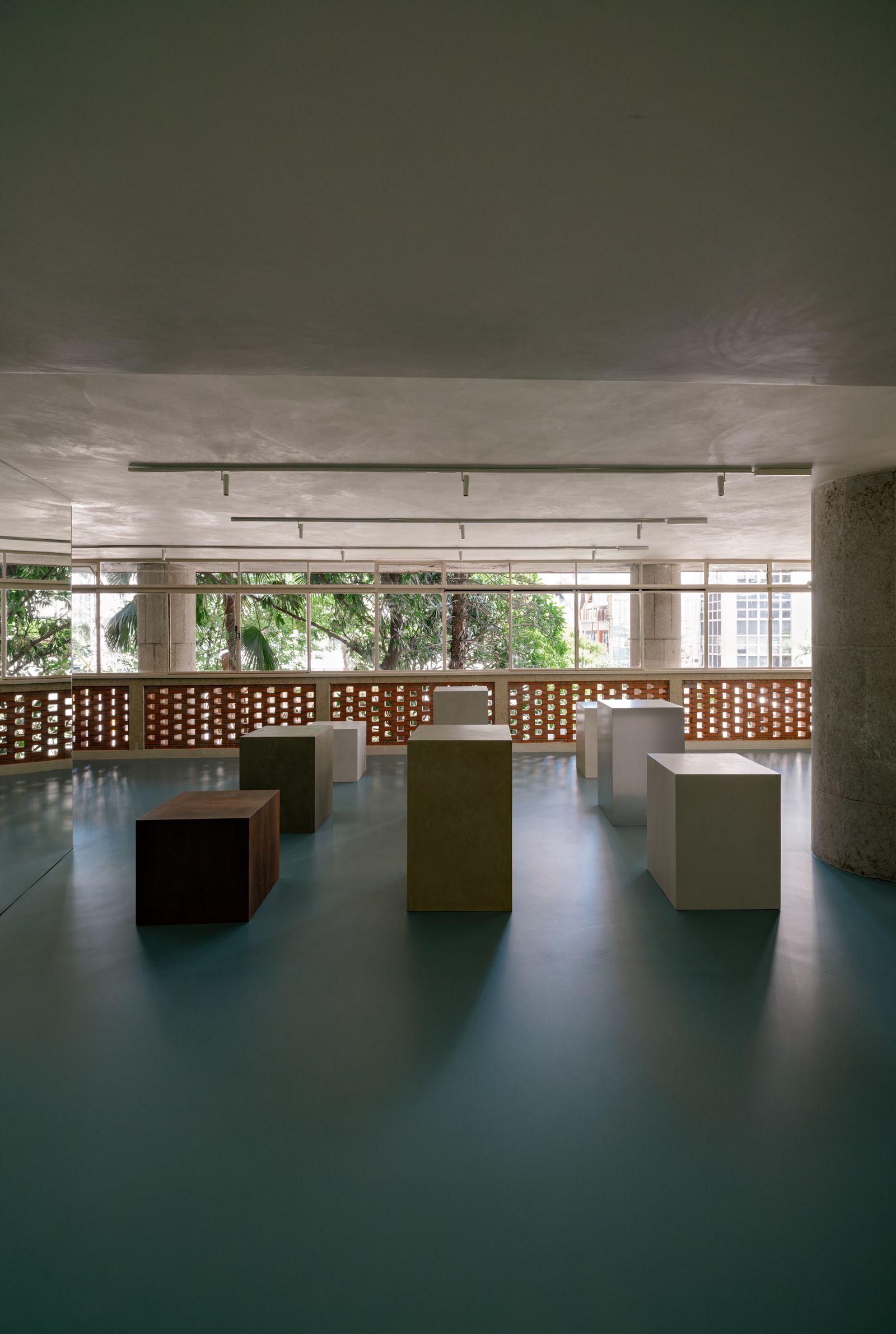 Vista geral do showroom Monofloor