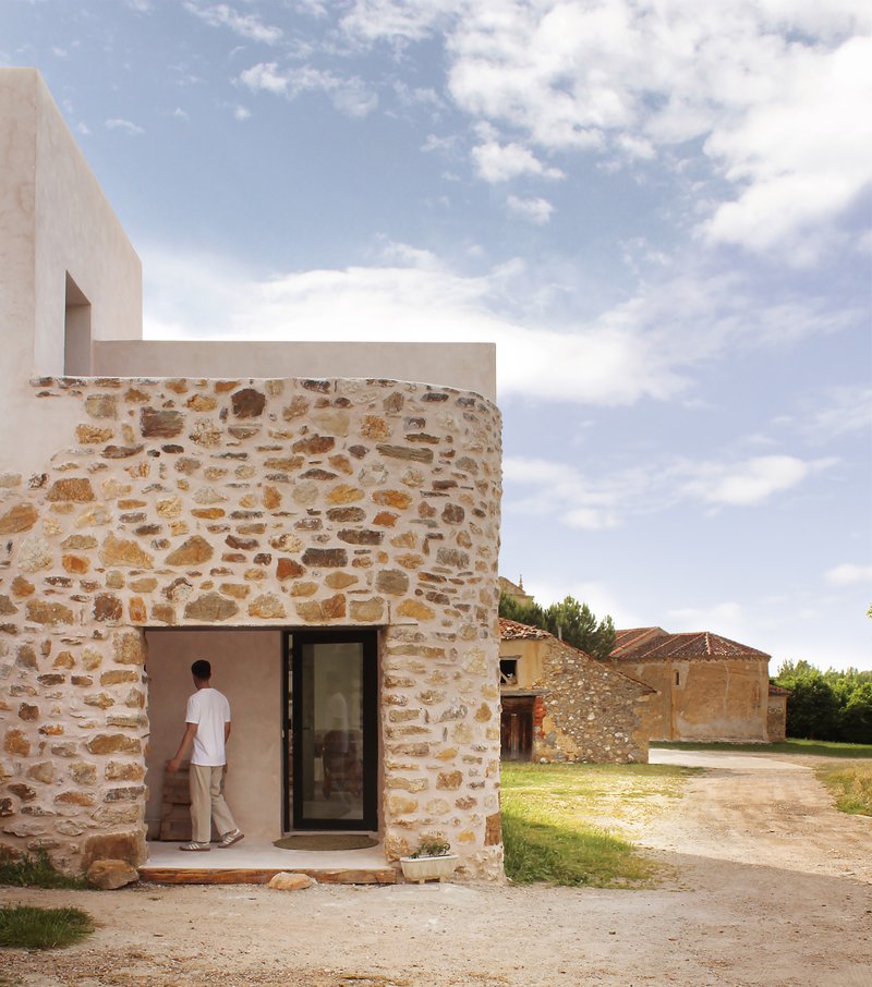 Emptied House – Seasonal Refuge in Soto de Sepúlveda, Segovia / estudio veintidós - Exterior Photography, Brick