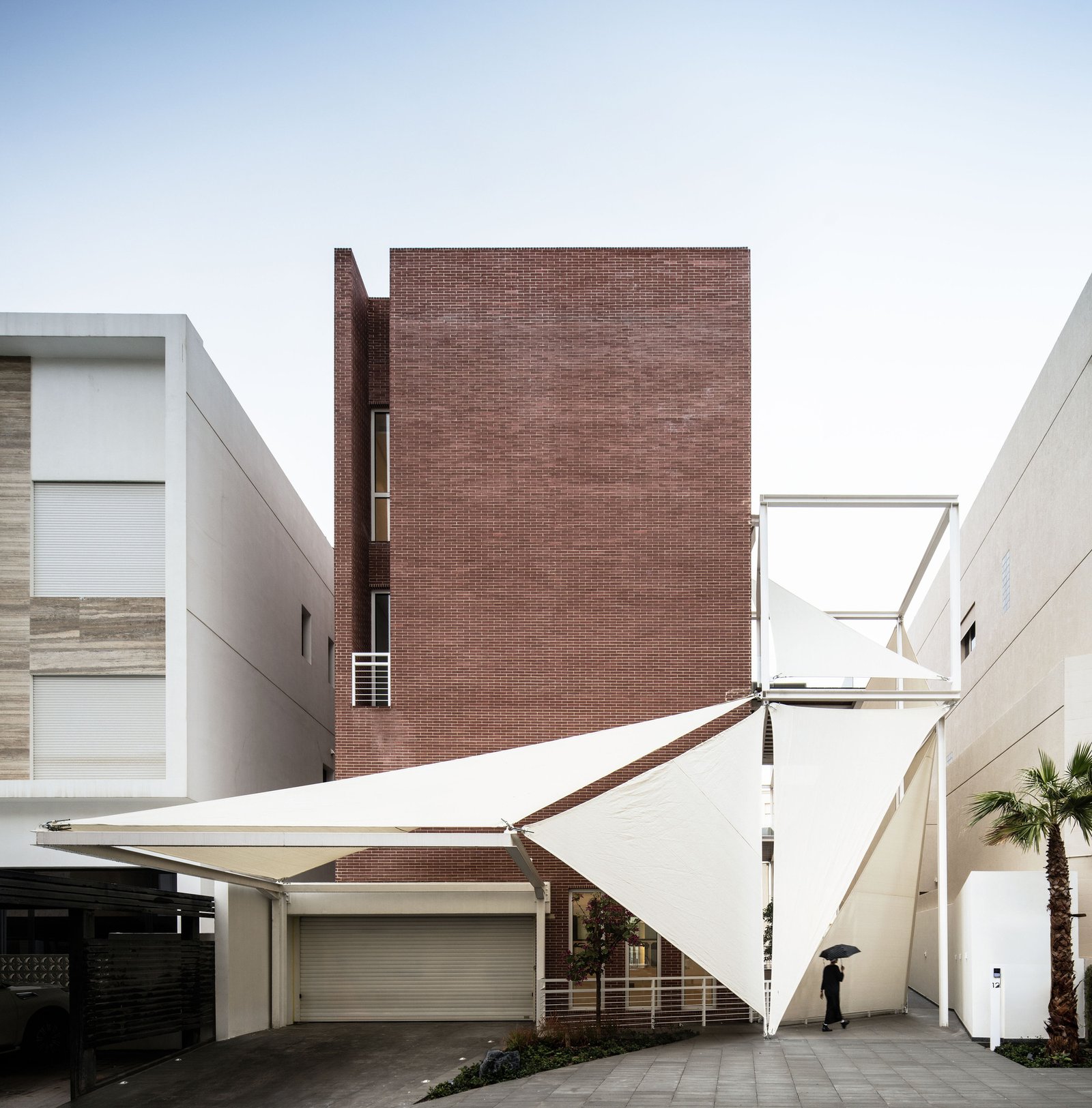 O Véu da Luz: Uma Sinfonia de Privacidade e Clareza